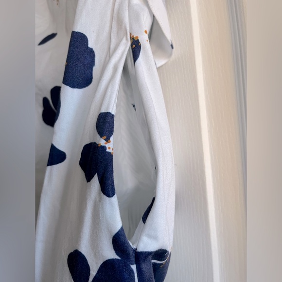 Miriam Baker, size 4, Mara dress in blue & white floral print. Made in Canada - Picture 5 of 6